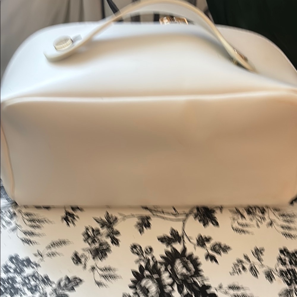 Chic Cream Cosmetic Bag